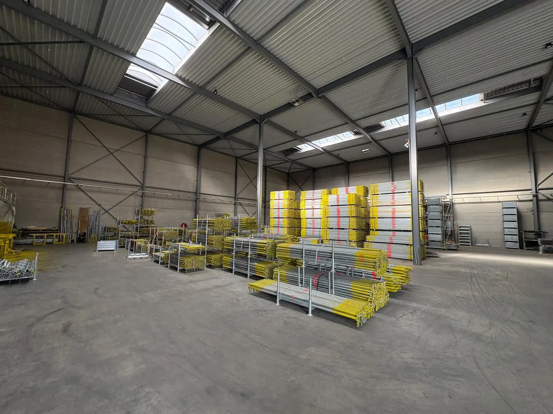 Magazijn van ca. 1.330 m² met laadkade in Evergem foto 3