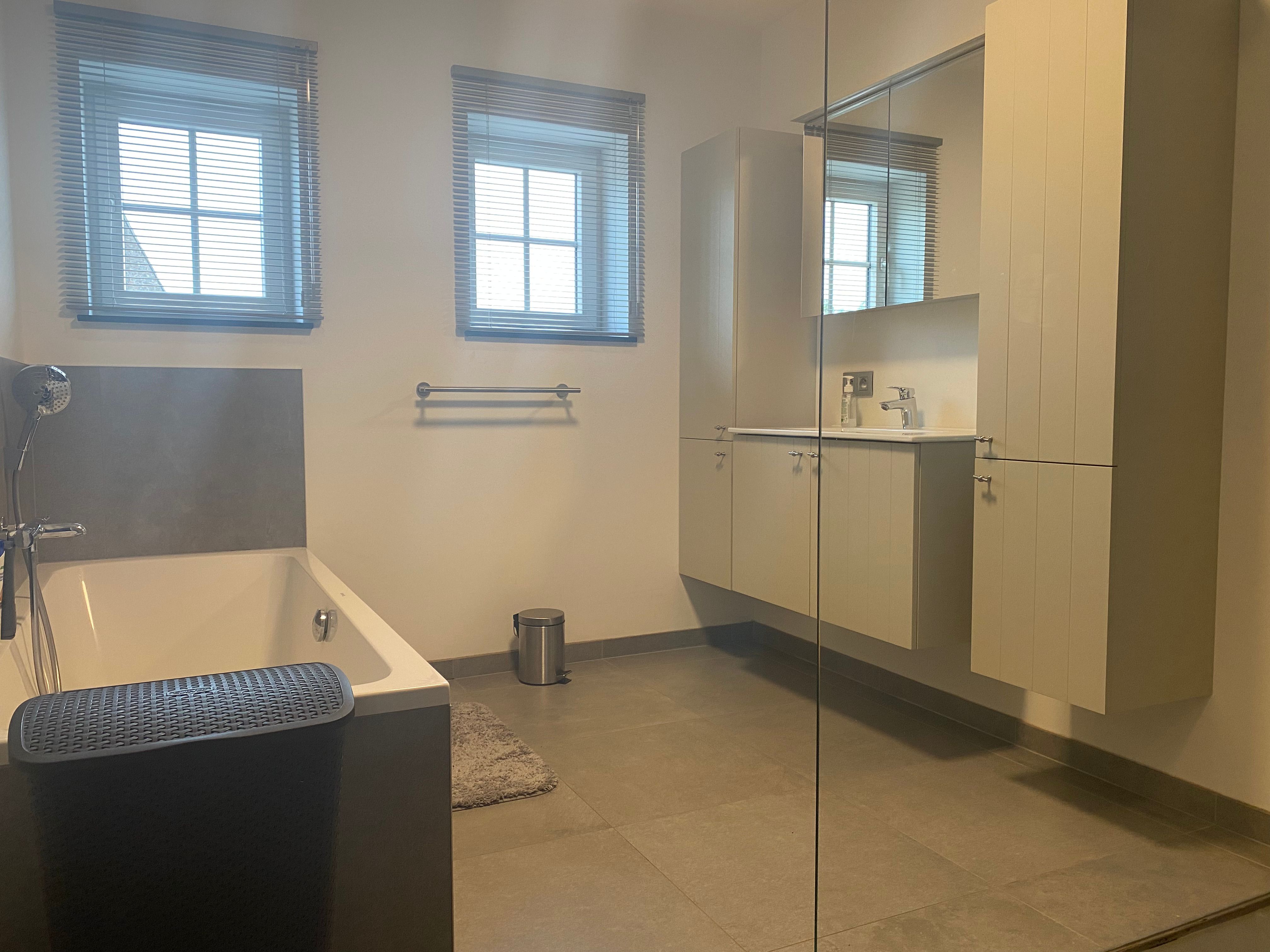 Prachtige ruime woning met garage en verzorgde grote tuin foto 6