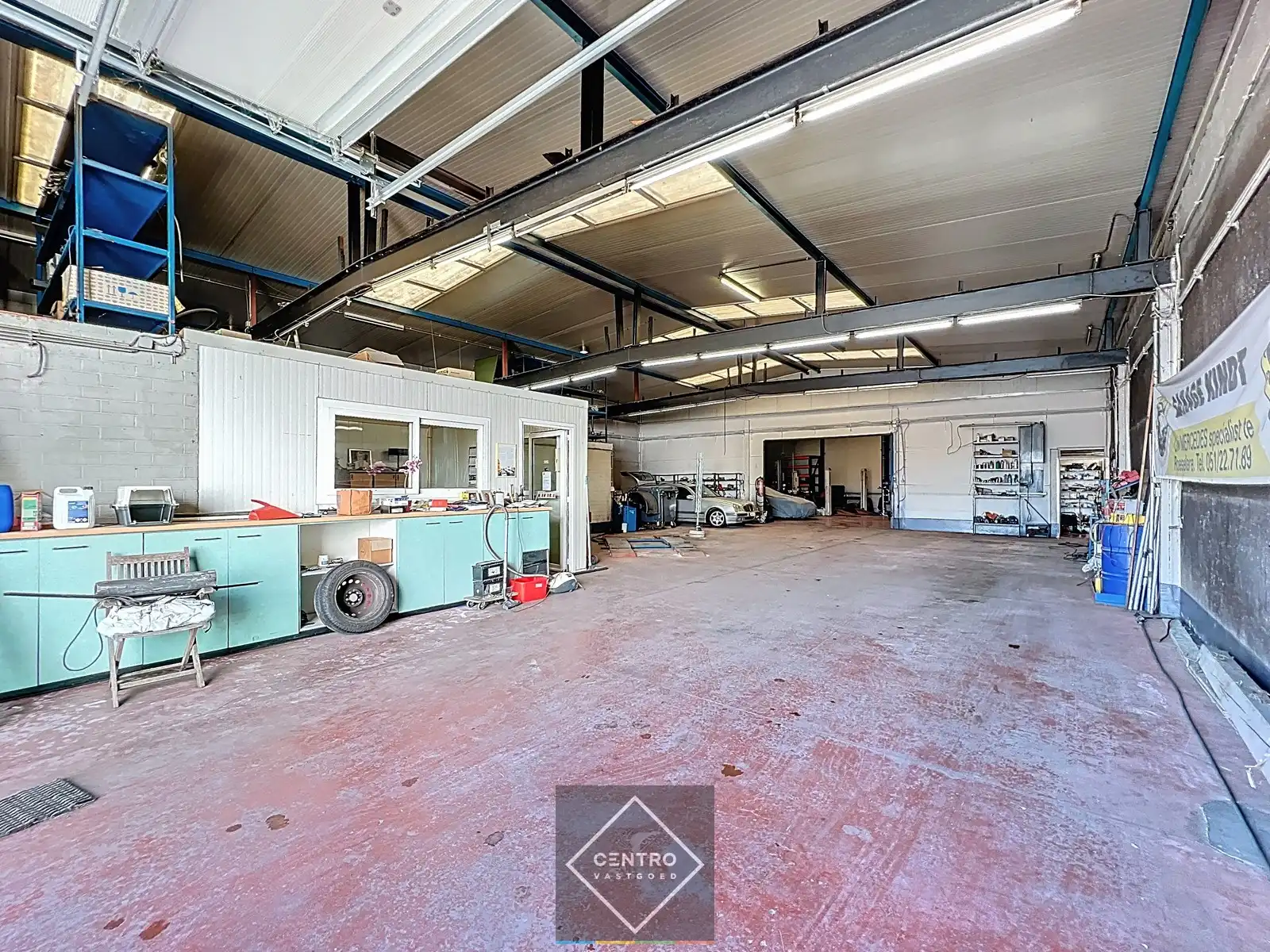 Commercieel gebouw (460m²) met verhard buitenterrein (heden AUTOWERKPLAATS) met uitbreidingsmogelijkheden en VEEL PASSAGE ! foto 11