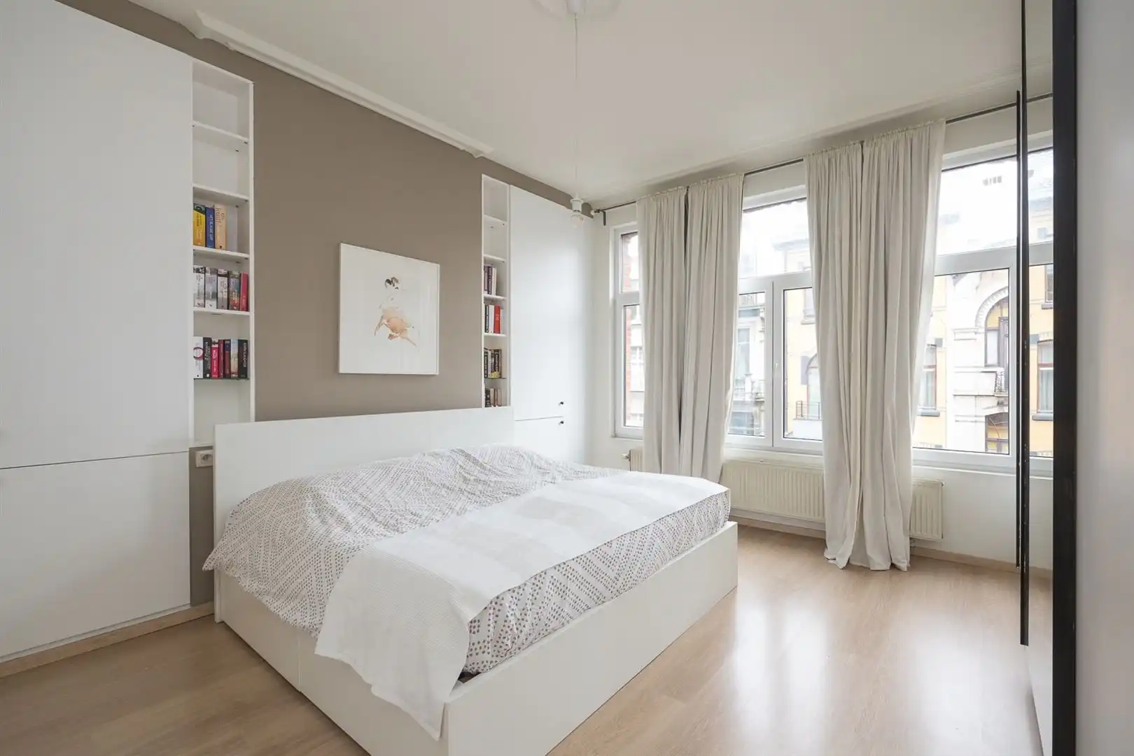 Karaktervolle herenwoning met zee aan ruimte foto 11