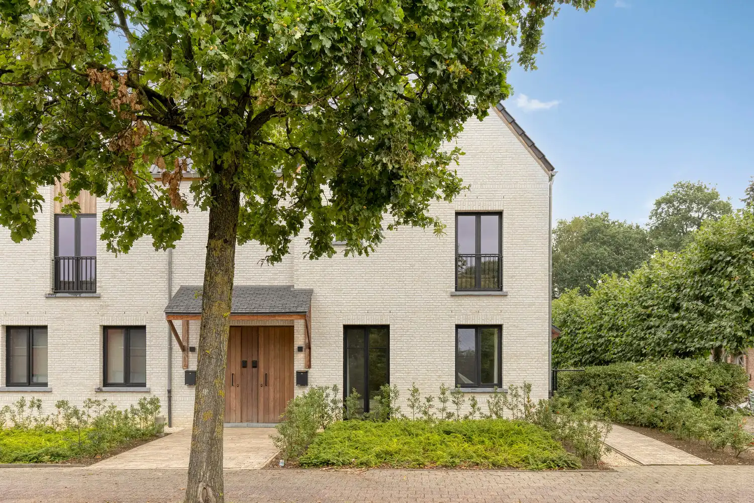 LUXUEUS APPARTEMENT MET PRIVE TUIN, TERRAS EN GARAGE VOOR 2 WAGENS TE OLMEN! foto 2