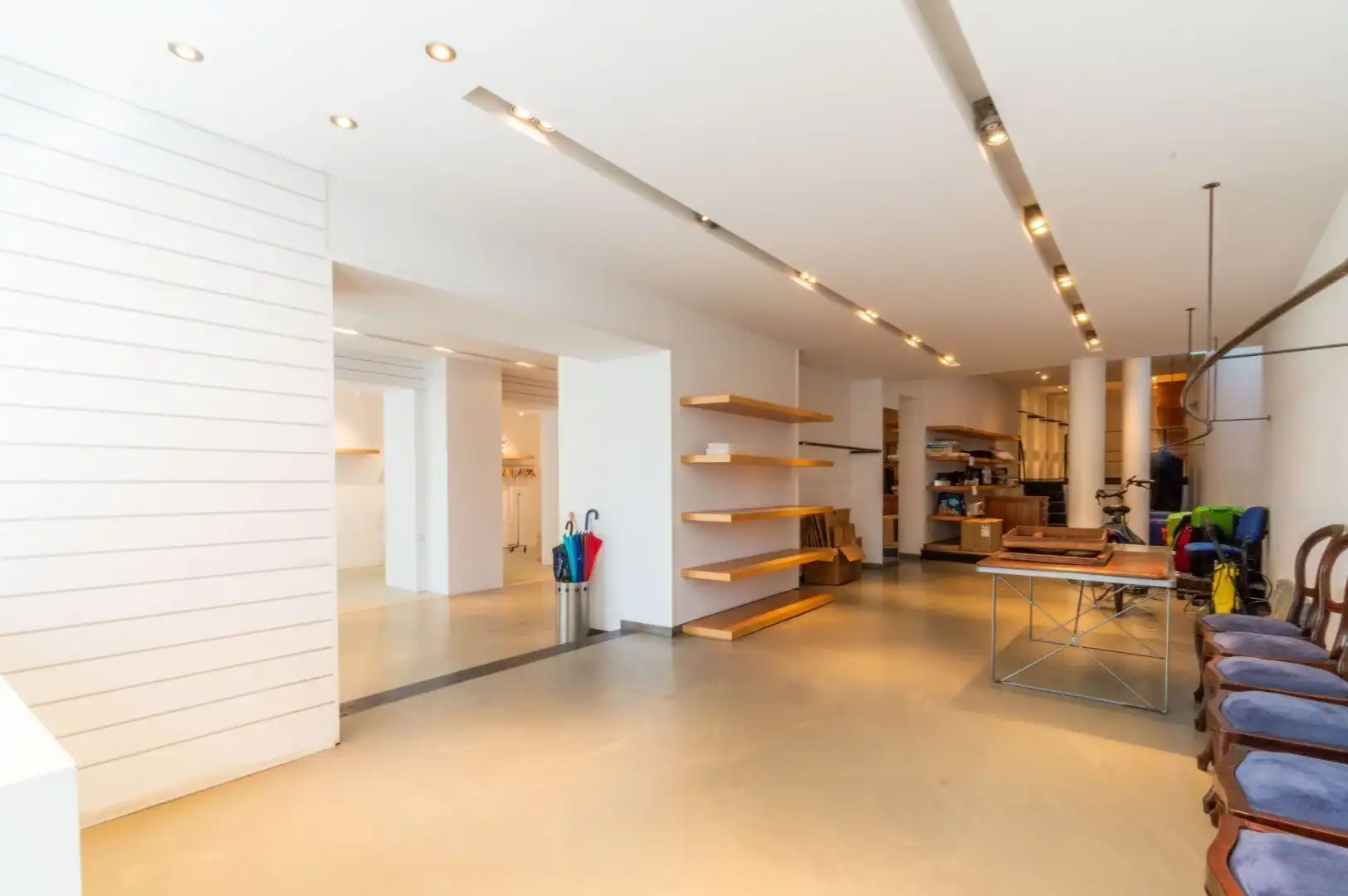 GEHEEL VAN 2 GEBOUWEN ! foto 3