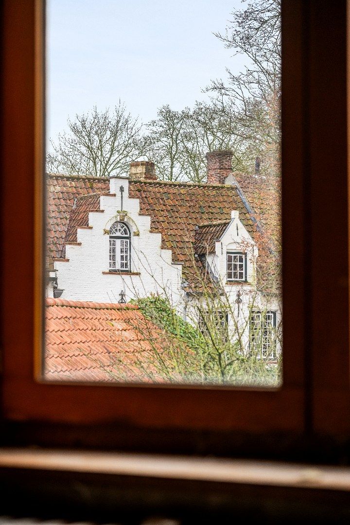 Unieke en idyllische hoekwoning nabij Minnewaterpark en historisch Brugge foto 9
