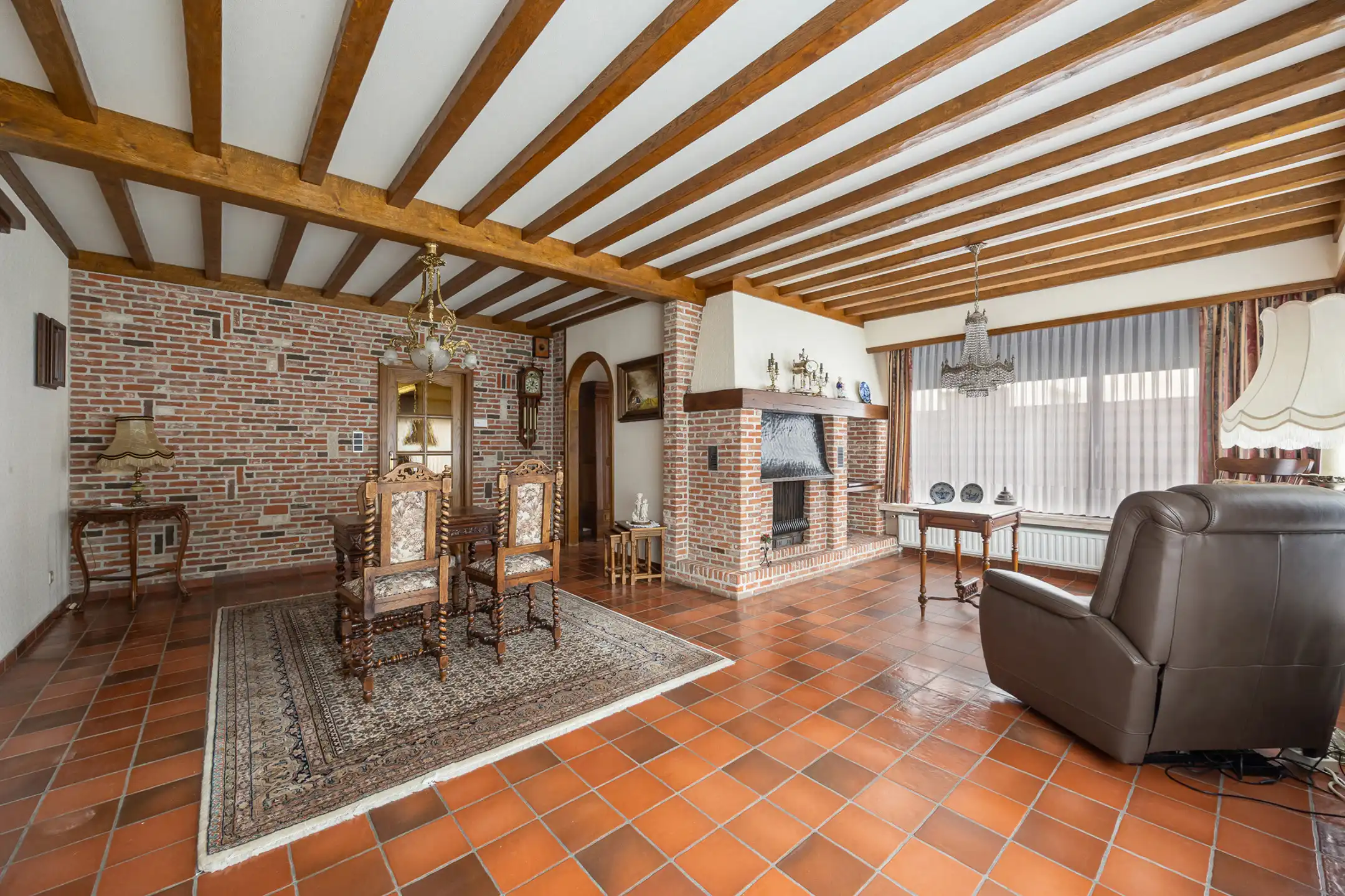Te renoveren laagbouwwoning met 3 slpk te centrum Lichtaart! foto 3