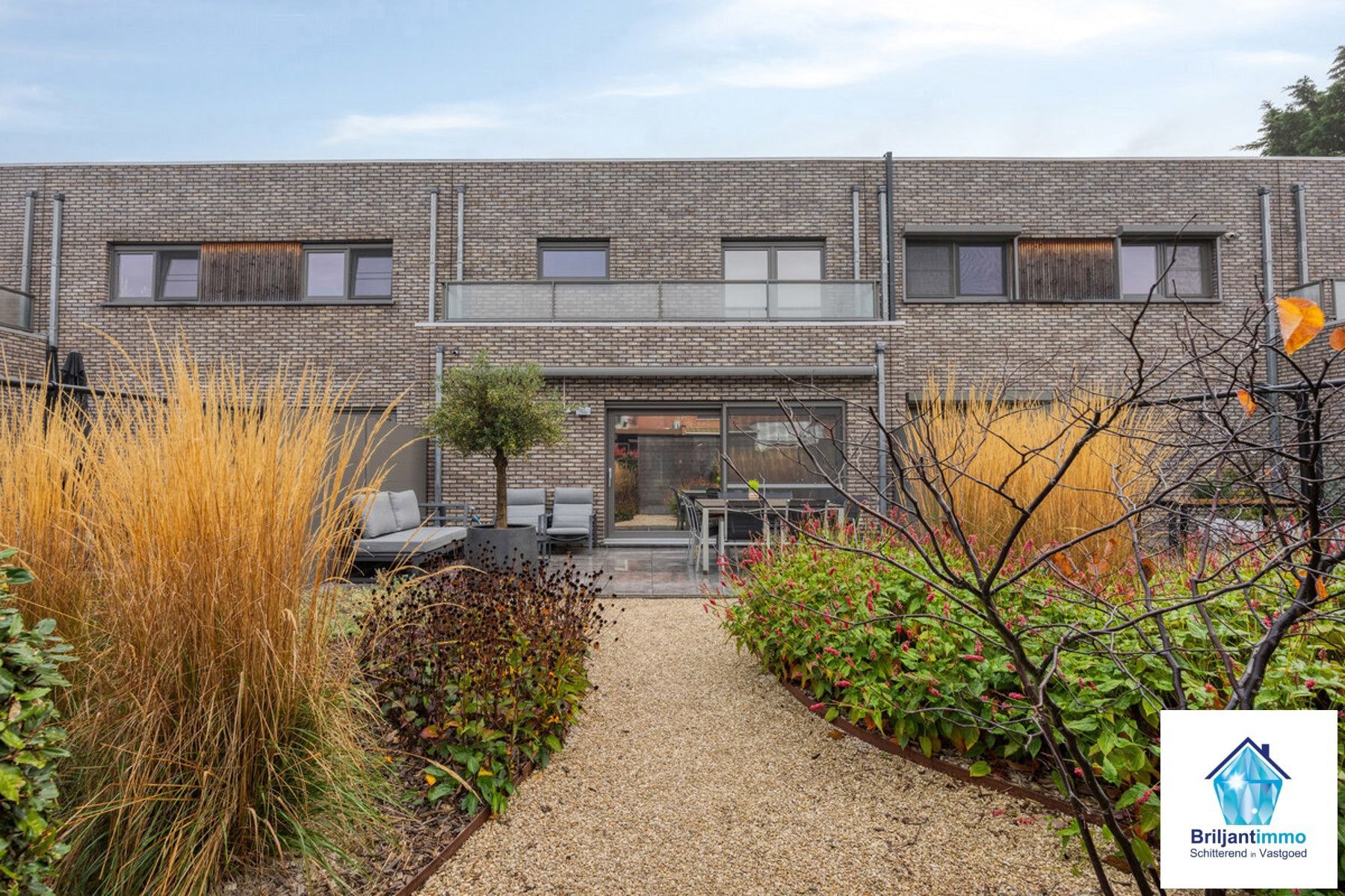 Nieuwbouw te Mechelen-Zuid met 3 slp, dubbele garage en tuin foto {{pictureIndex}}