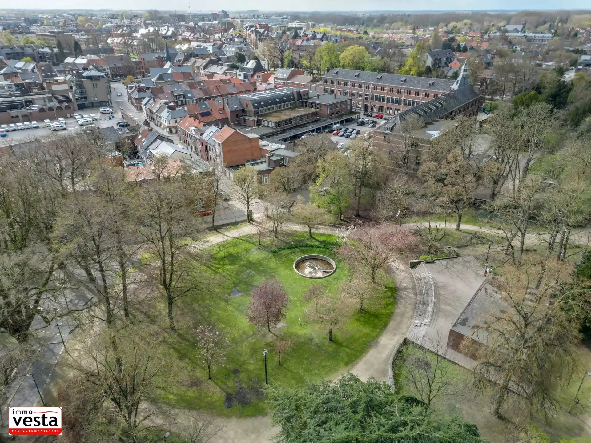 Op te knappen stadwoning op goede locatie foto 25
