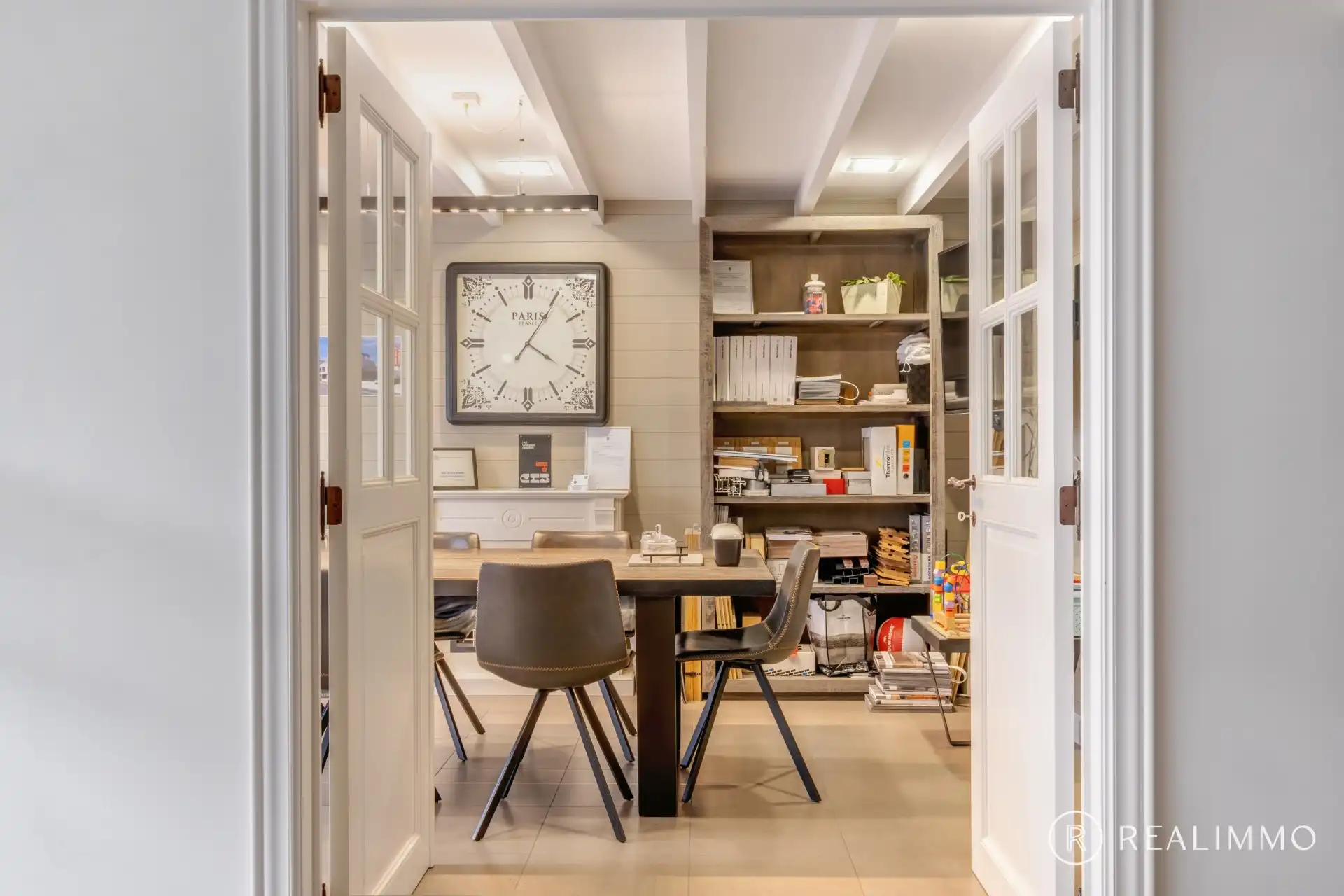 Ruime en veelzijdige handelsruimte met sterke zichtbaarheid in regio Waregem foto 4