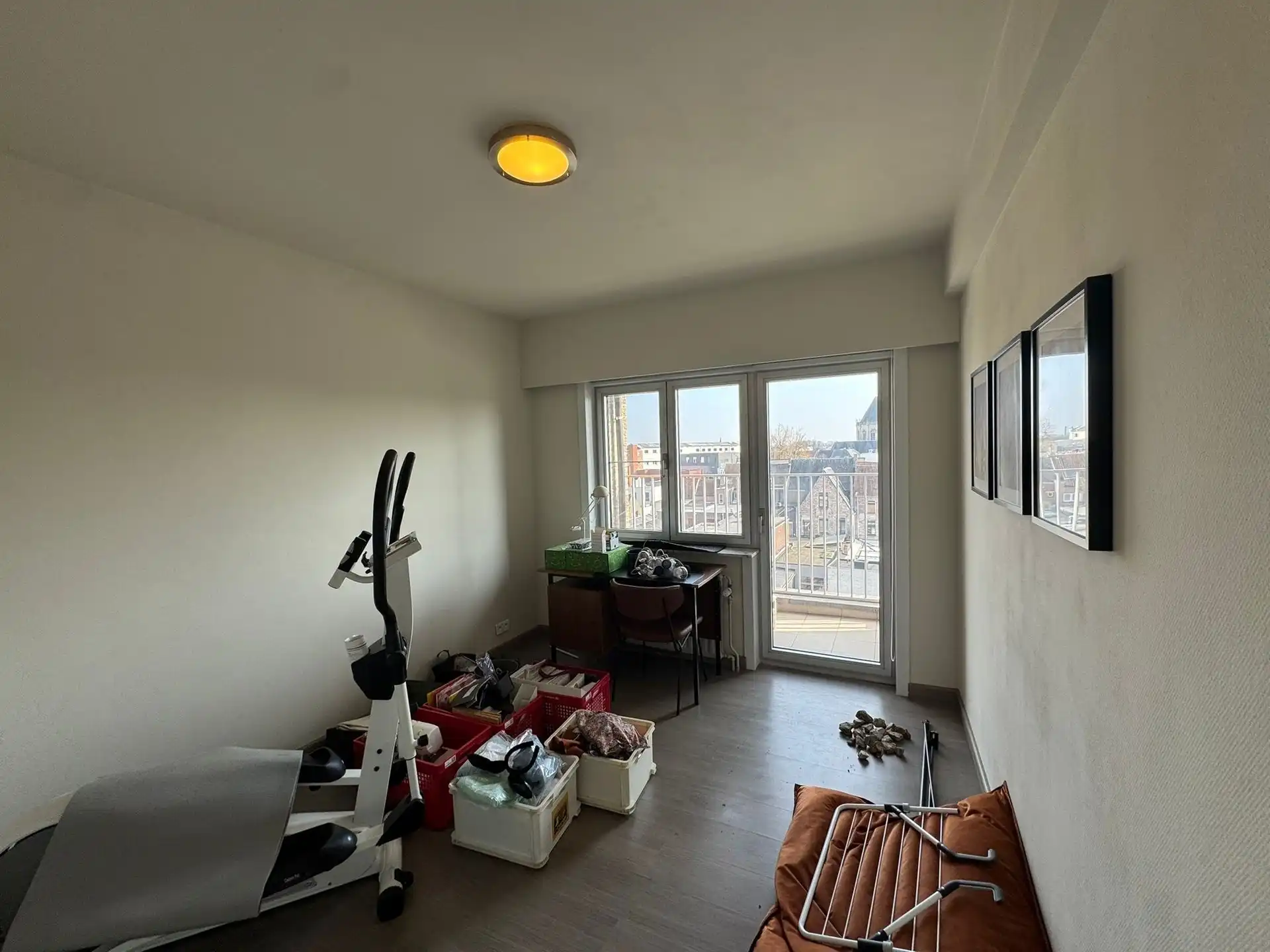 Bemeubeld appartement met 2 slaapkamers en garage foto 10