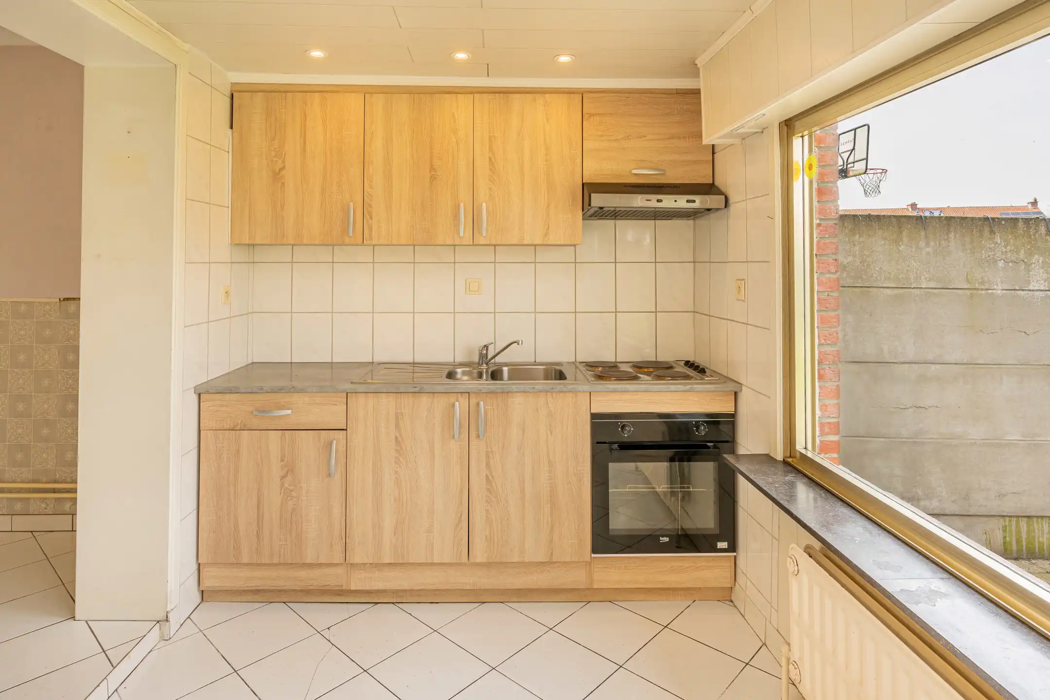 Te moderniseren HOB met garage en tuin foto 6