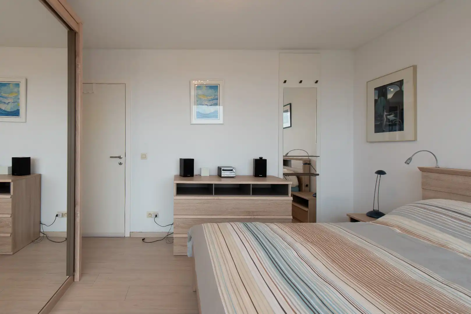 Lichtrijk doorloopappartement op het 5de verdiep foto 10