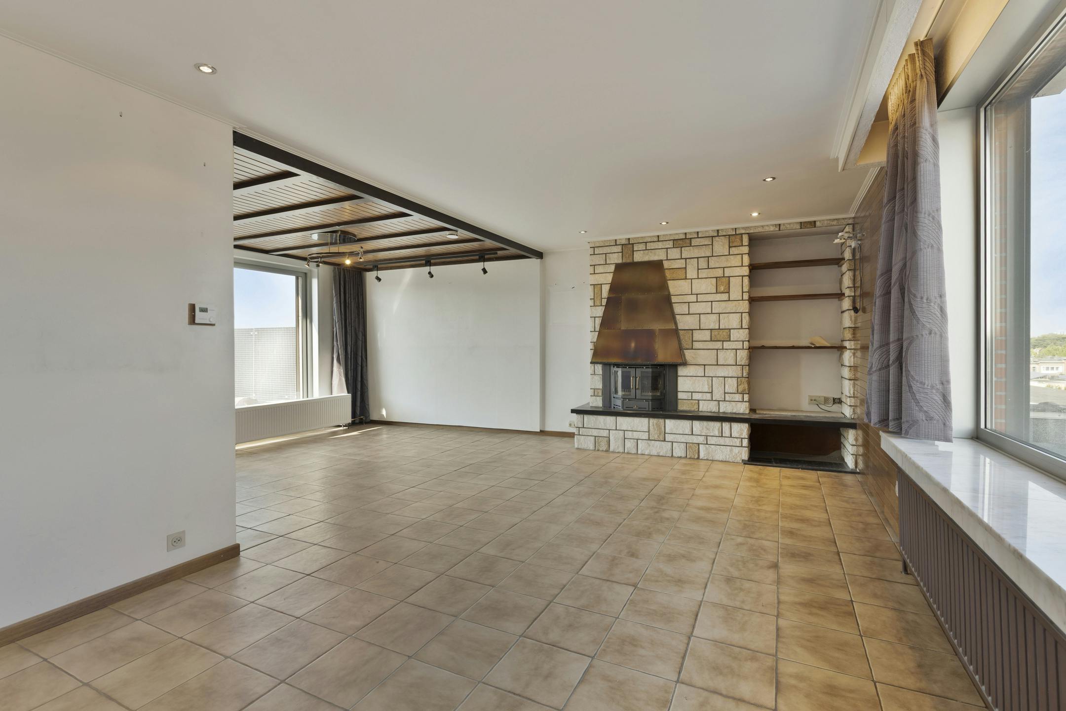 Hoofdfoto van de publicatie: Ruim dakappartement met garage op uitstekende locatie in Deurne!