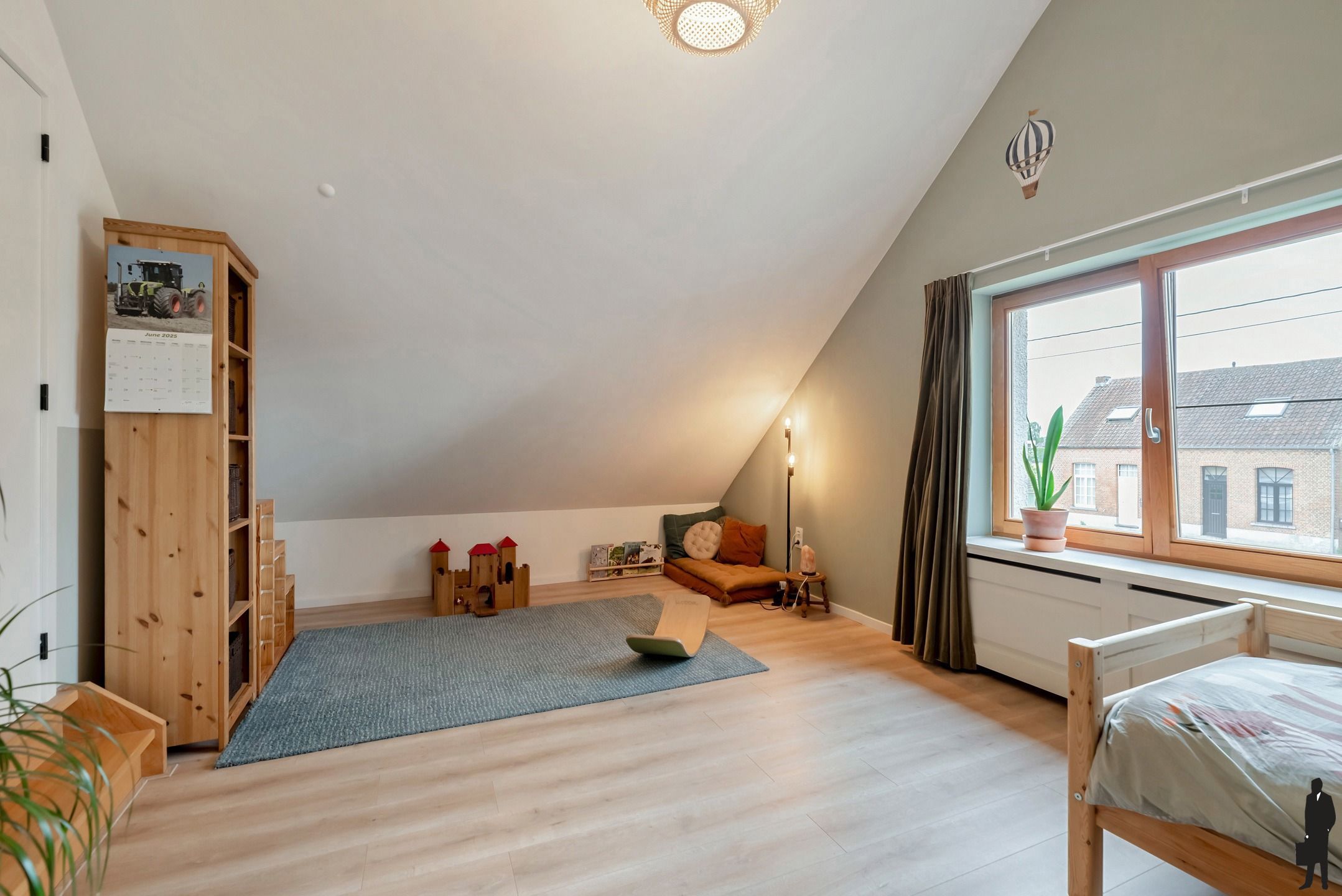 Woning met 4 slks en grote schuur op perceel van ca. 1026m² foto 16
