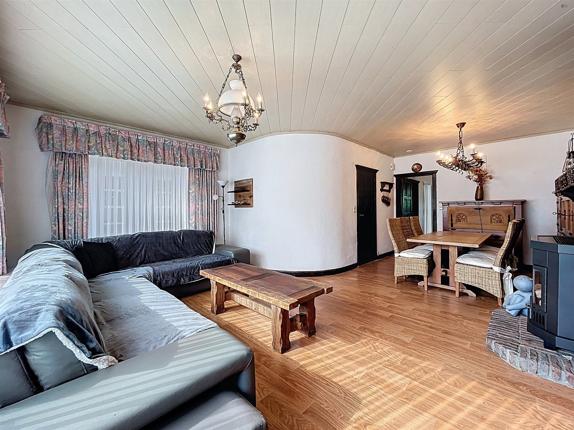 Woning met 3 slk en garage op grond van 704m². foto 3