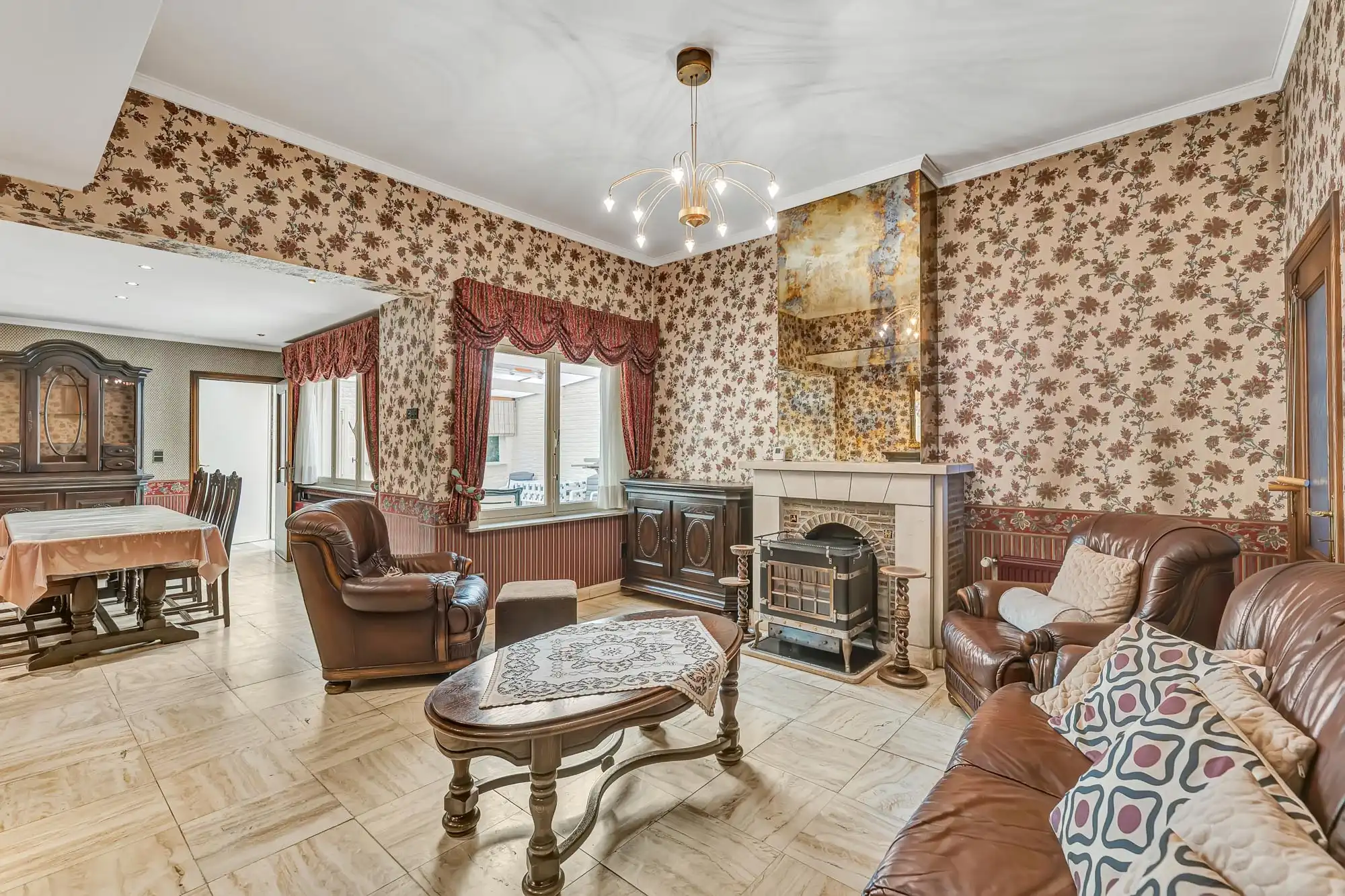 Goed onderhouden, robuuste woning met garage foto 4