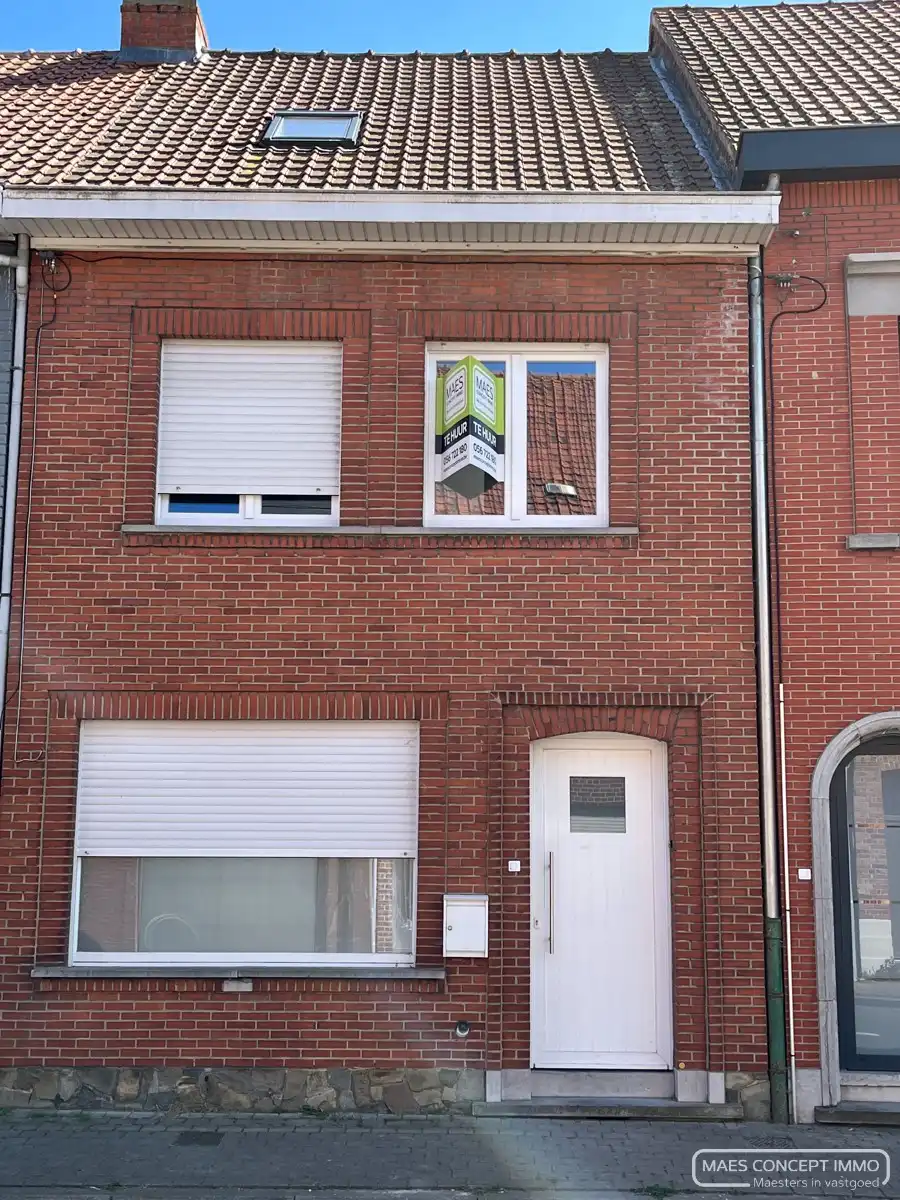 Mooi gerenoveerde lichtrijke woning te huur met zonnepanelen in Wevelgem foto {{pictureIndex}}