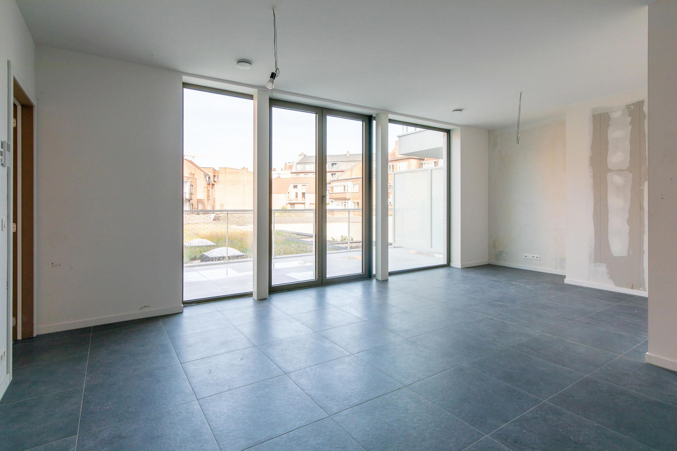 INSTAPKLAAR BEN-APPARTEMENT 77 m² 1 SLAAPKAMER- RUIM TERRAS foto 4