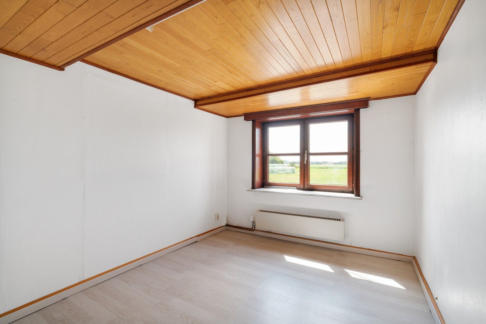 Halfopen woning met tuin en garage op landelijke toplocatie nabij alle invalswegen foto 17