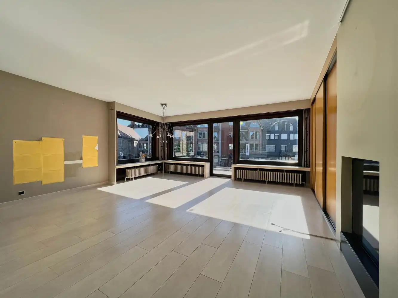 Heel ruim appartement (4 slpks.) + terras in hartje Torhout foto 4
