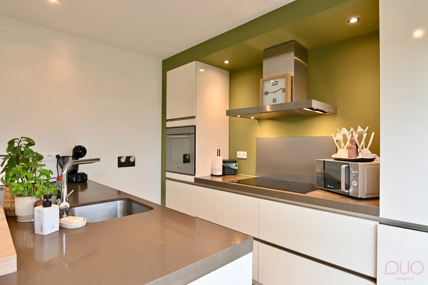 Gerenoveerd halfopen bebouwing op een prachtig perceel van 1h39a60ca inclusief weilanden foto 29