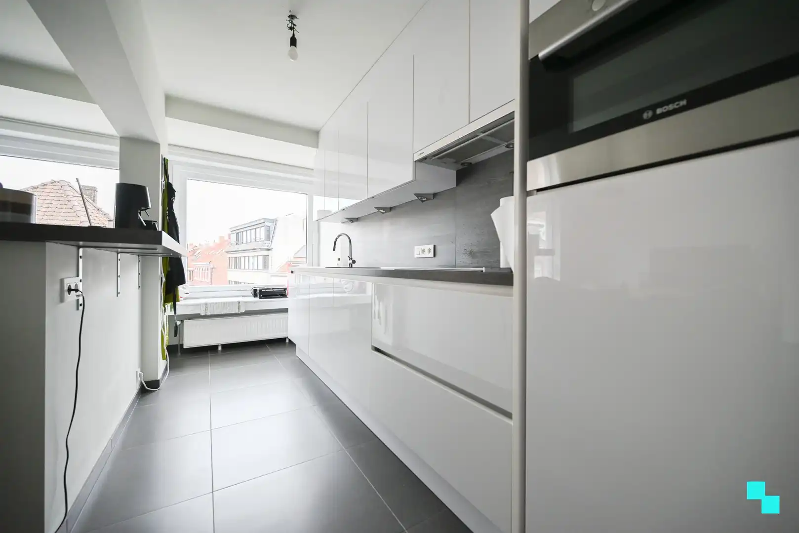 Verrassend ruim en compleet gerenoveerd appartement in hartje Izegem foto 12