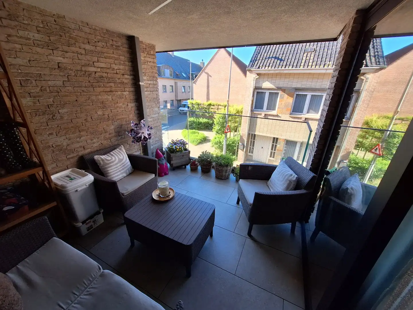 Luxe appartement met 2 ruime SLK,  een terras en een private autostaanplaats foto 6