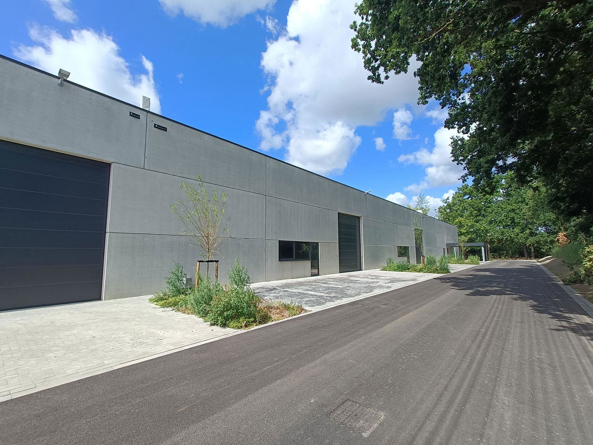 Nieuwbouw KMO-unit in 'La Brique' foto {{pictureIndex}}