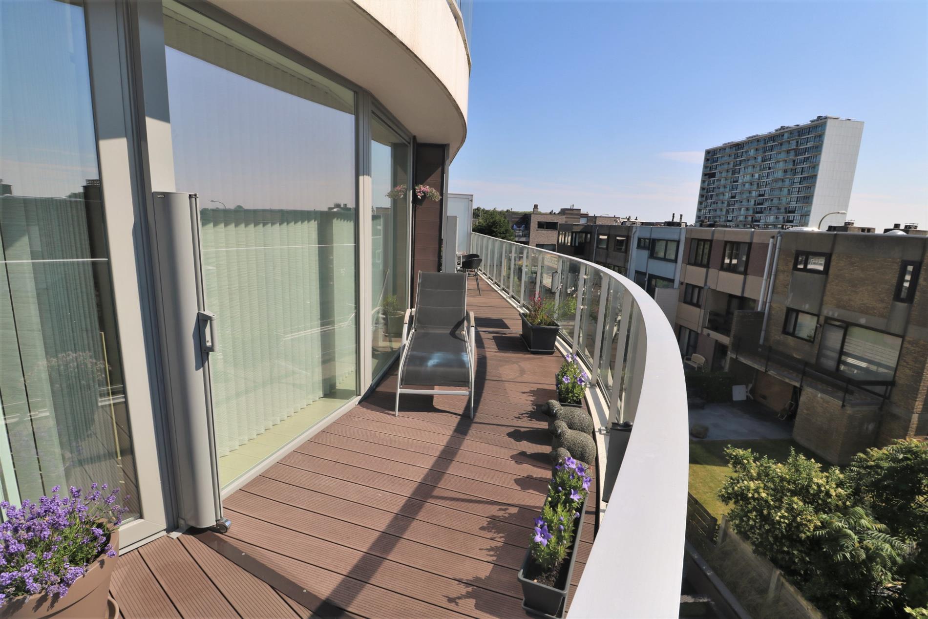 Instapklaar & modern 3 slaapkamer-appartement met zéér ruim zonneterras (45m²) te Bredene-Duinen! foto 13