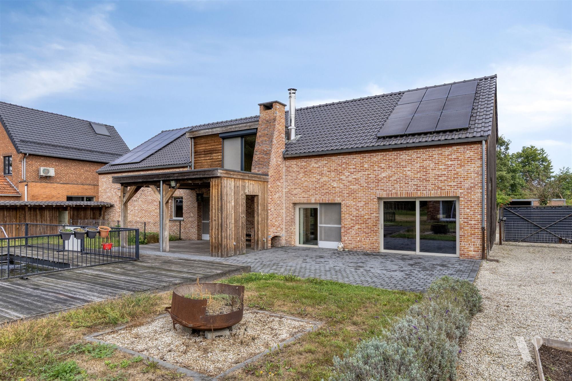 Prachtig gerenoveerde woning (279m²) met zwemvijver foto 26