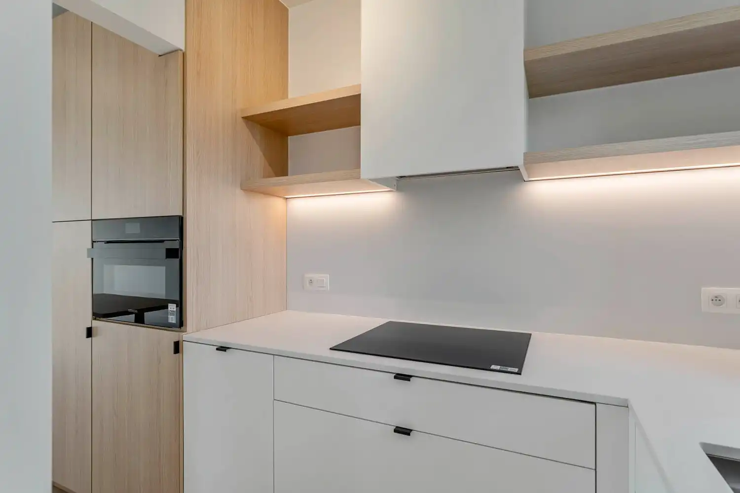 Totaalrenovatie! Centraal gelegen en hoogwaardig afgewerkt appartement met 1 slaapkamer en een terras te Leuven! foto 4