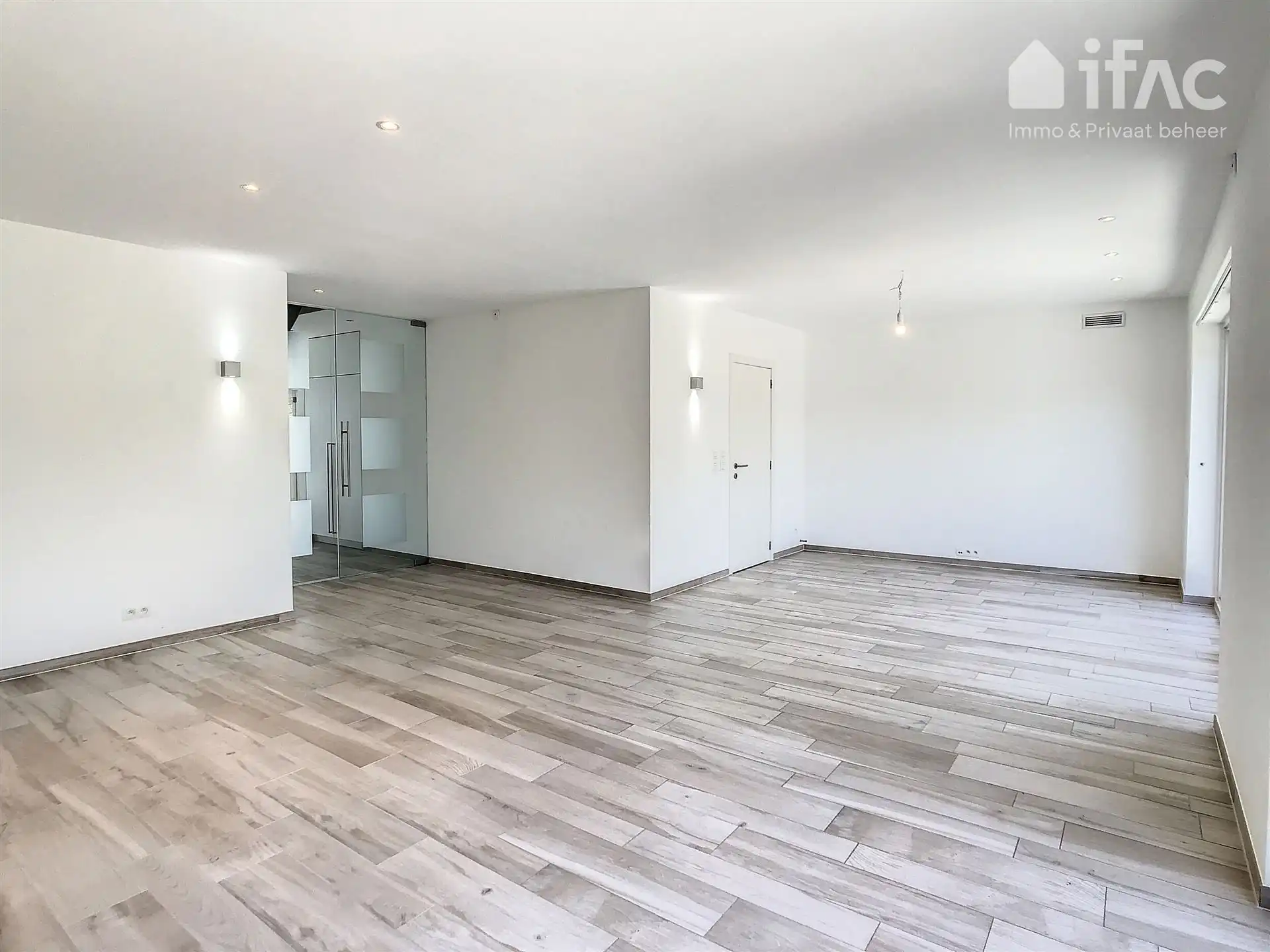 Moderne villa met 5 kamers foto 4