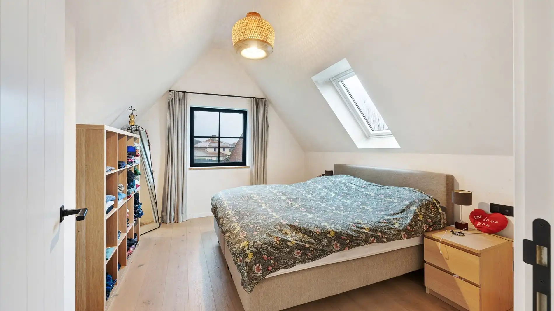 Fantastisch huis op een groene locatie te Moerkerke foto 16