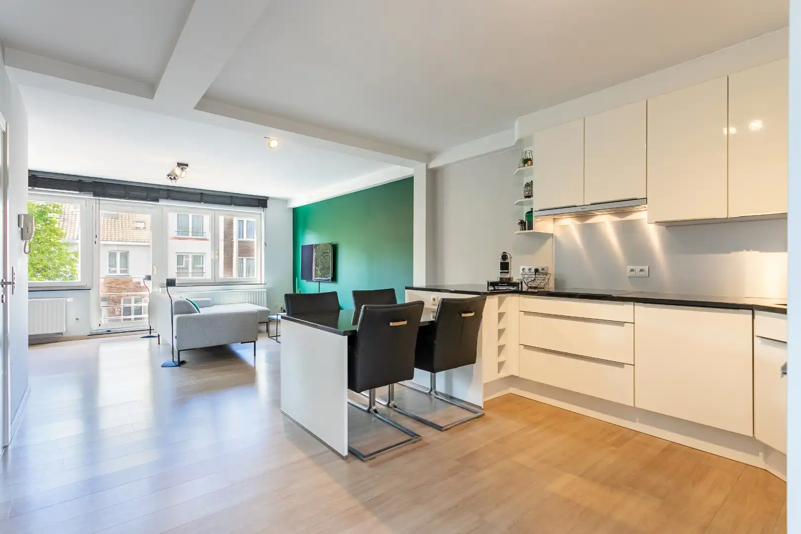 Appartement met 2 slpk, terras en staanplaats foto 3