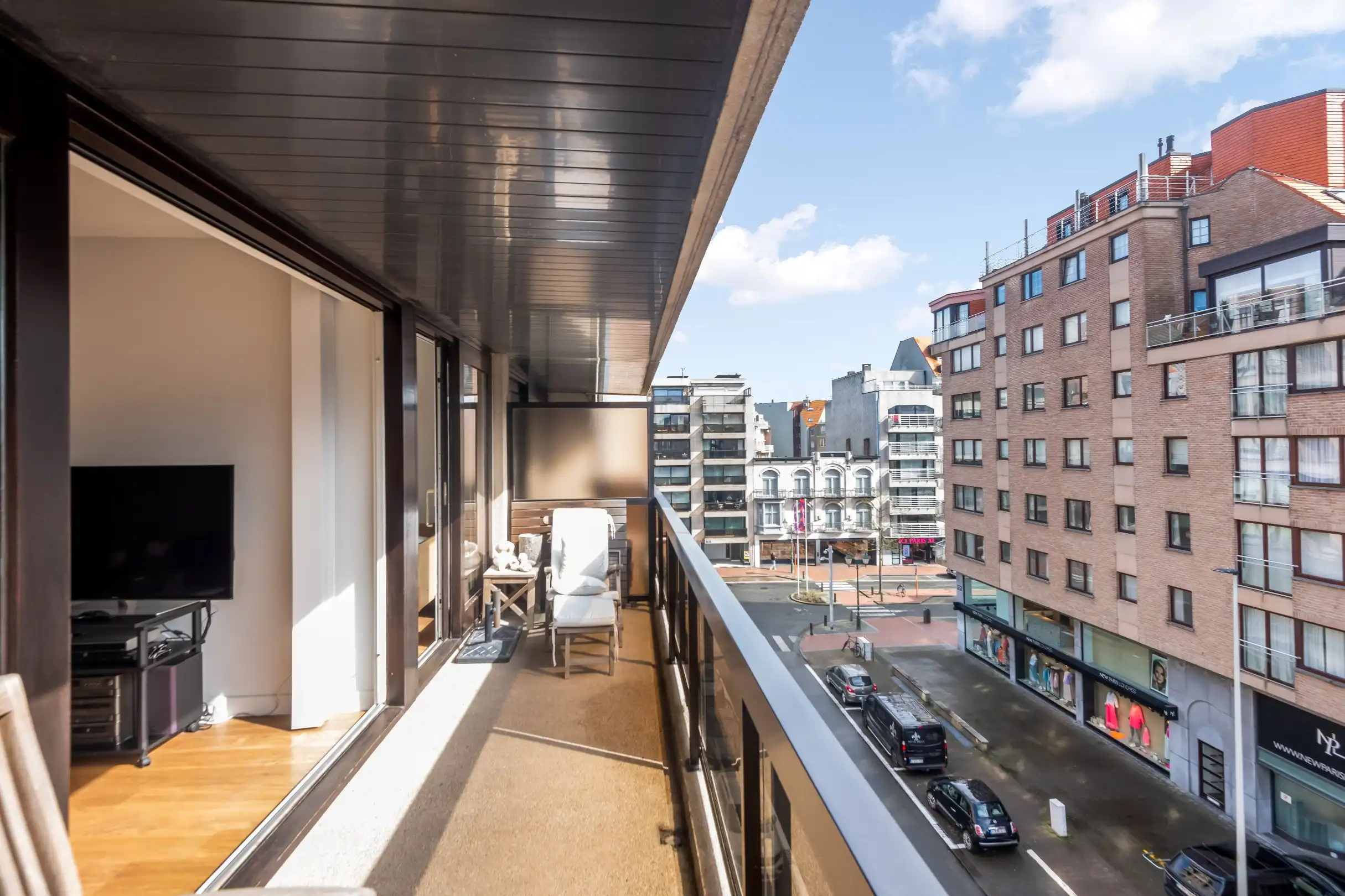 Instapklaar zuidgericht appartement, centraal gelegen dichtbij het strand en de winkels. Parking mogelijk. foto 4