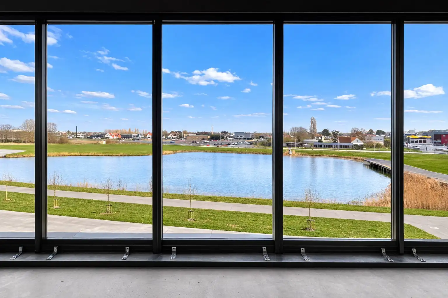 Commerciële ruimte te huur in nieuw bedrijfsgebouw foto 4