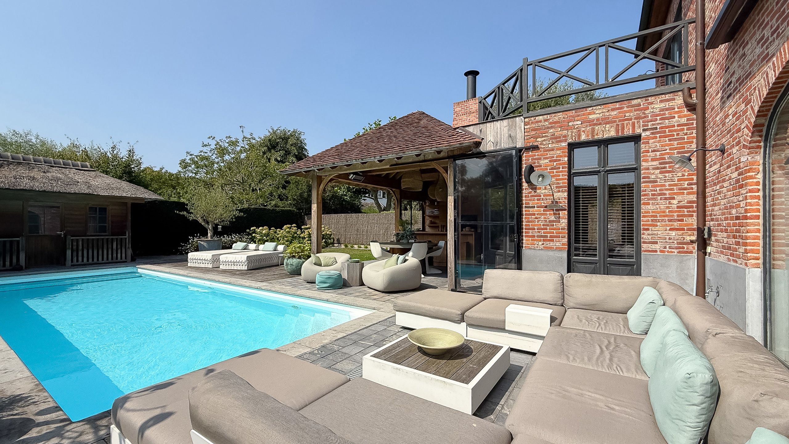 Exclusieve villa met zwembad, gelegen in een groene omgeving foto 32