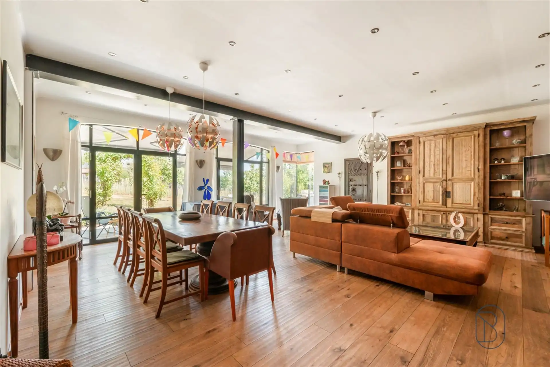 Ruime karakterwoning met 4 slk, grote tuin en charme. foto 10