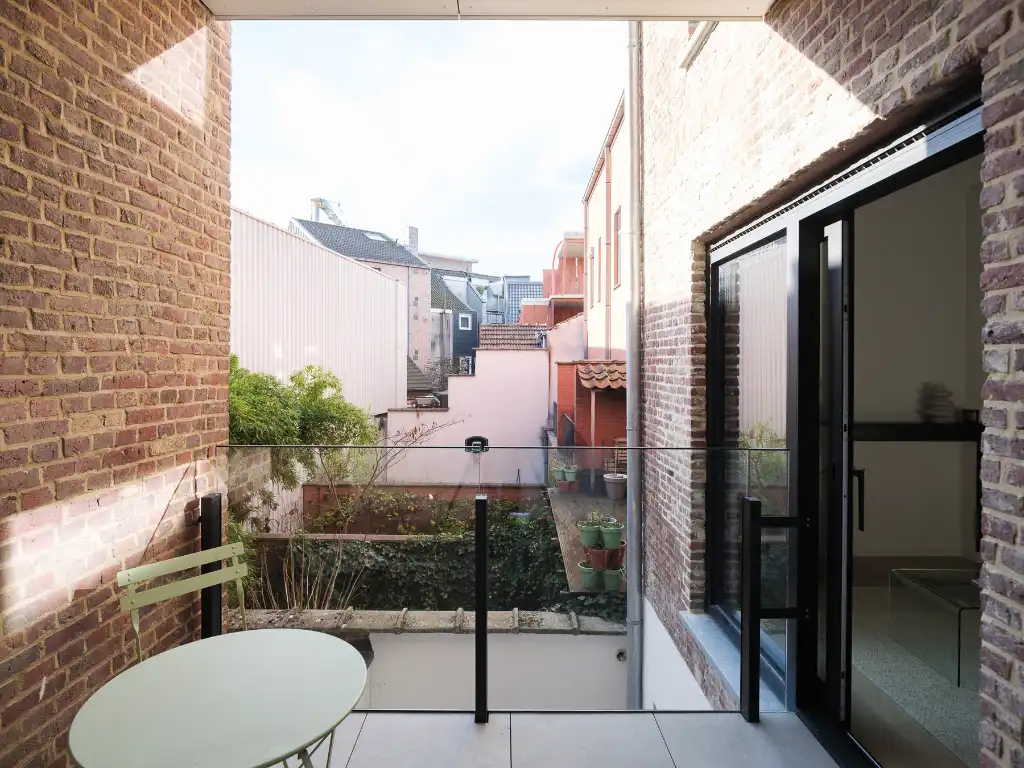 Stijlvol gerenoveerd 2-slaapkamerappartement met zonnig terras in het centrum van Gent foto 5