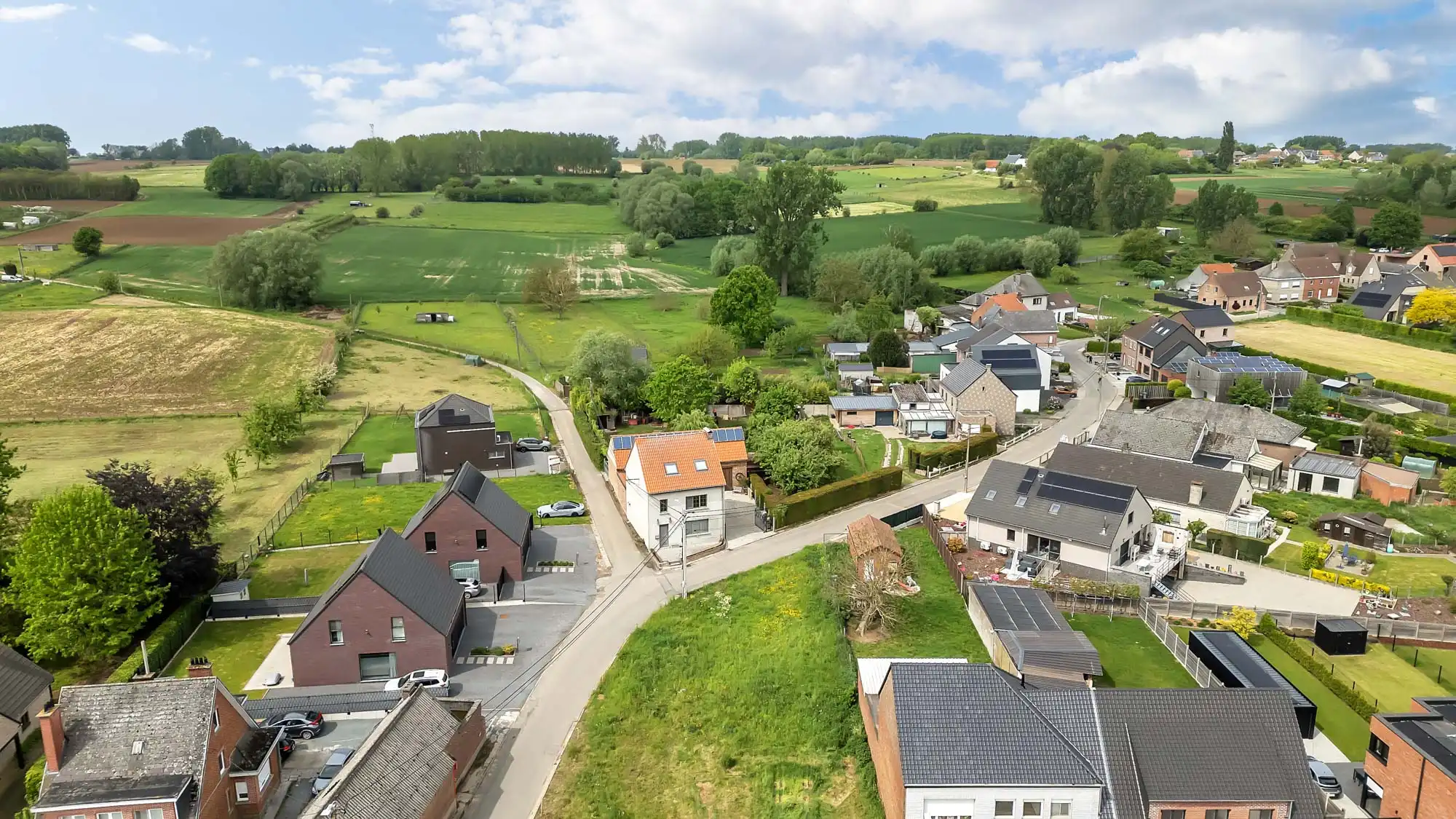 Rustig gelegen bouwgrond voor HOB foto 3