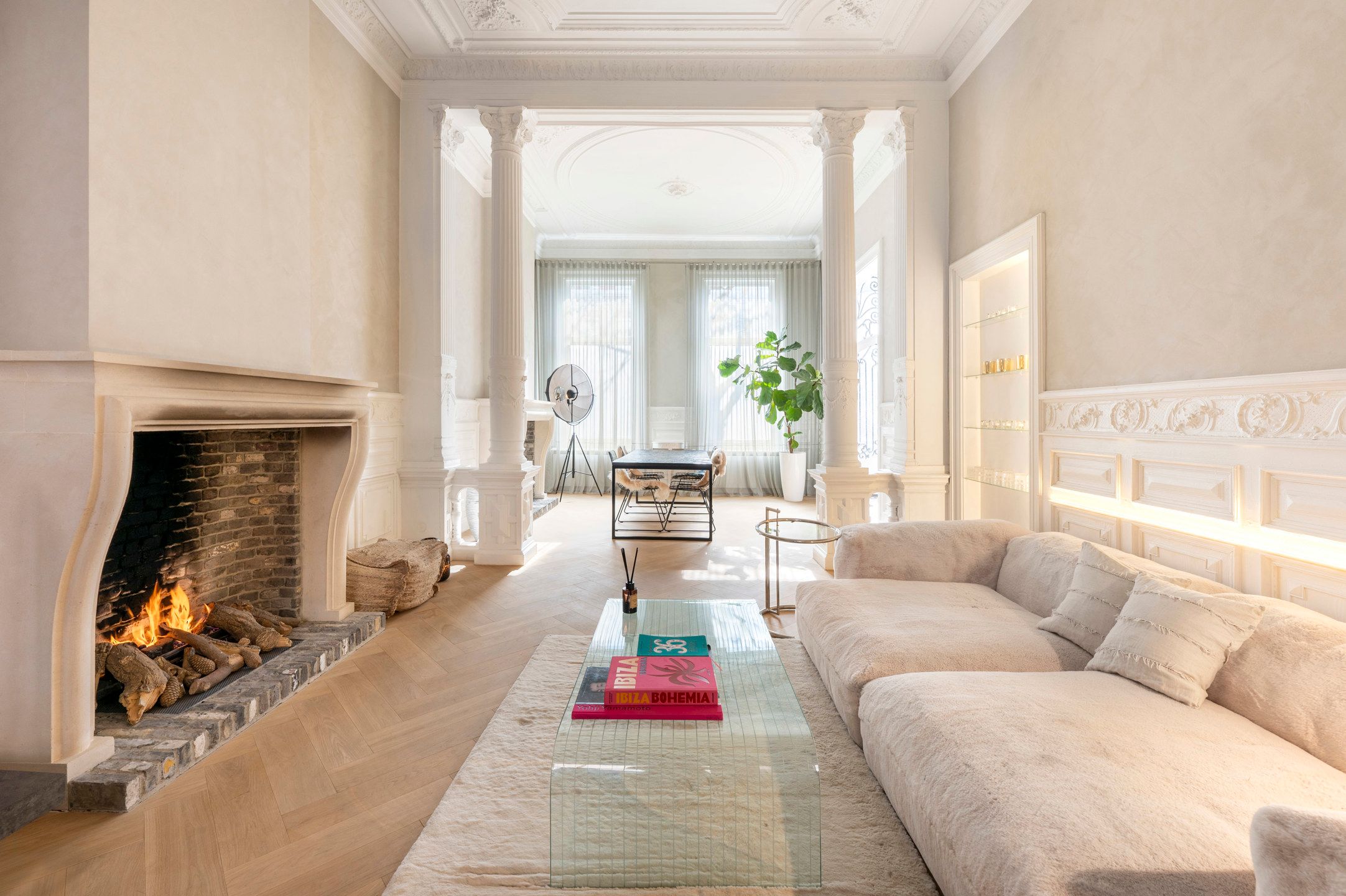 Indrukwekkend herenhuis op een toplocatie te Antwerpen Zuid. foto 10
