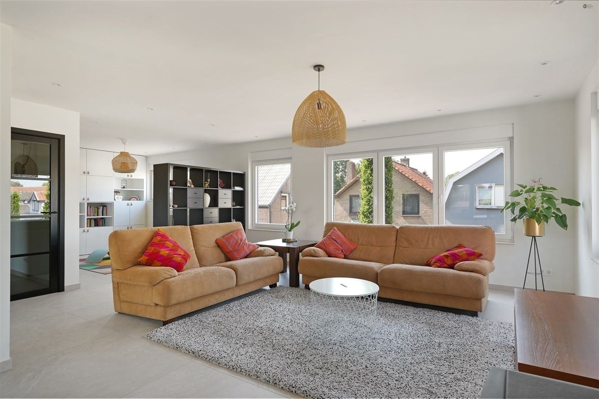 Super geïsoleerde woning met maximale afwerking + magazijn foto 5