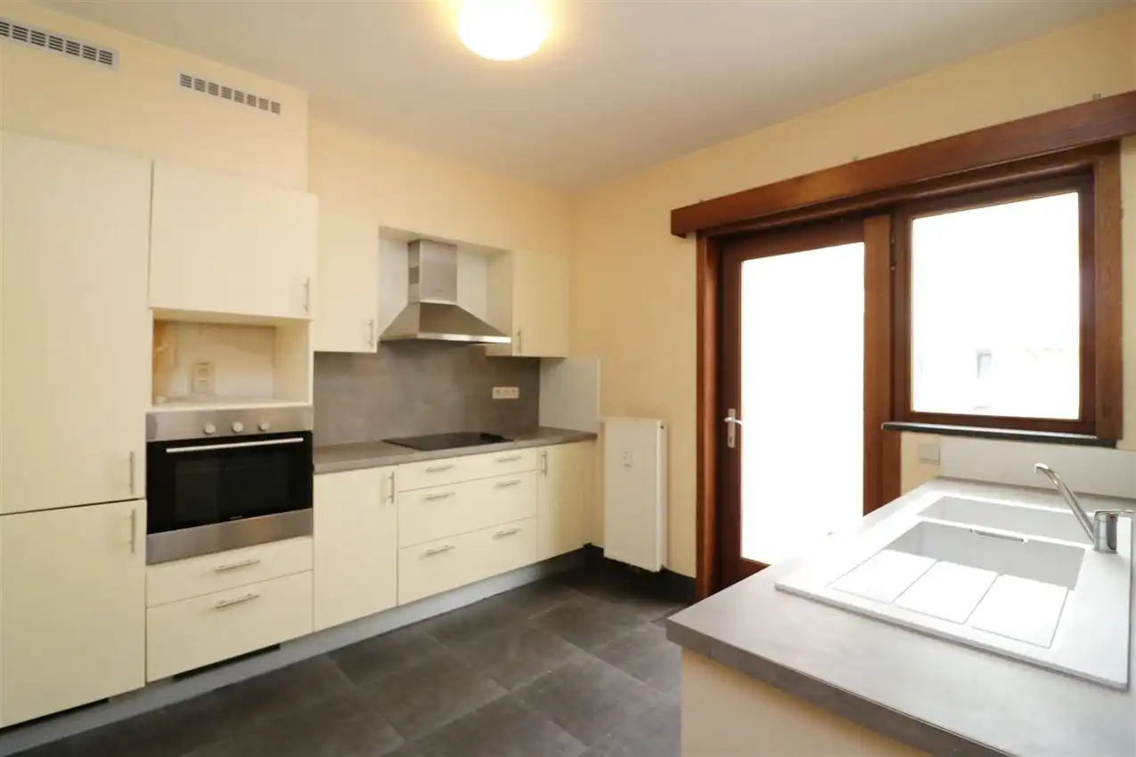 Opbrengsteigendom (handel & 4 app) op toplocatie foto 98