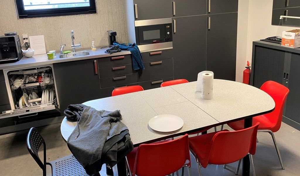 Showroom met opslagruimte te huur aan Kortrijksesteenweg in Gent foto 11