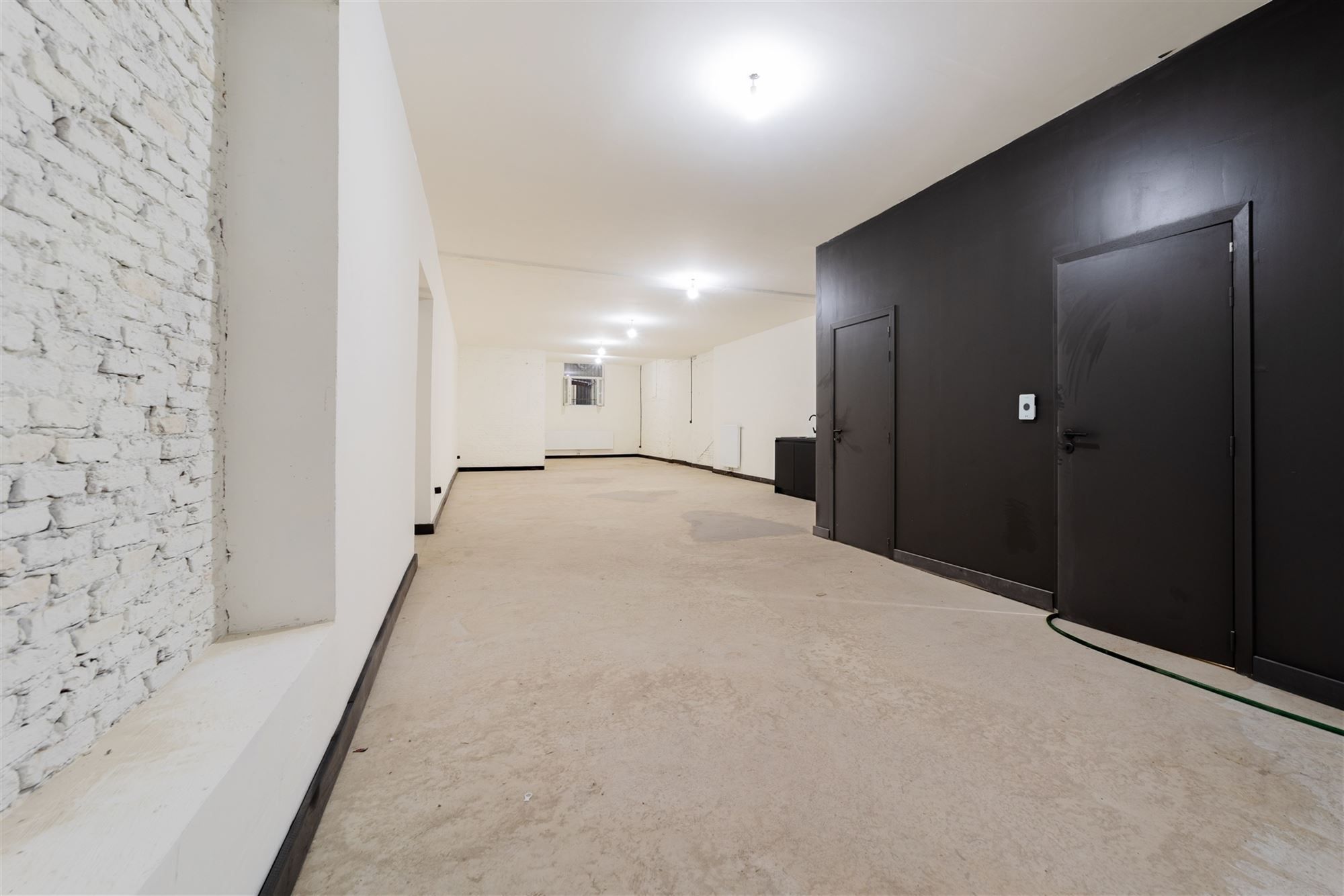 Gelijkvloers atelier - verhuurd aan 6.12% netto rendement foto {{pictureIndex}}