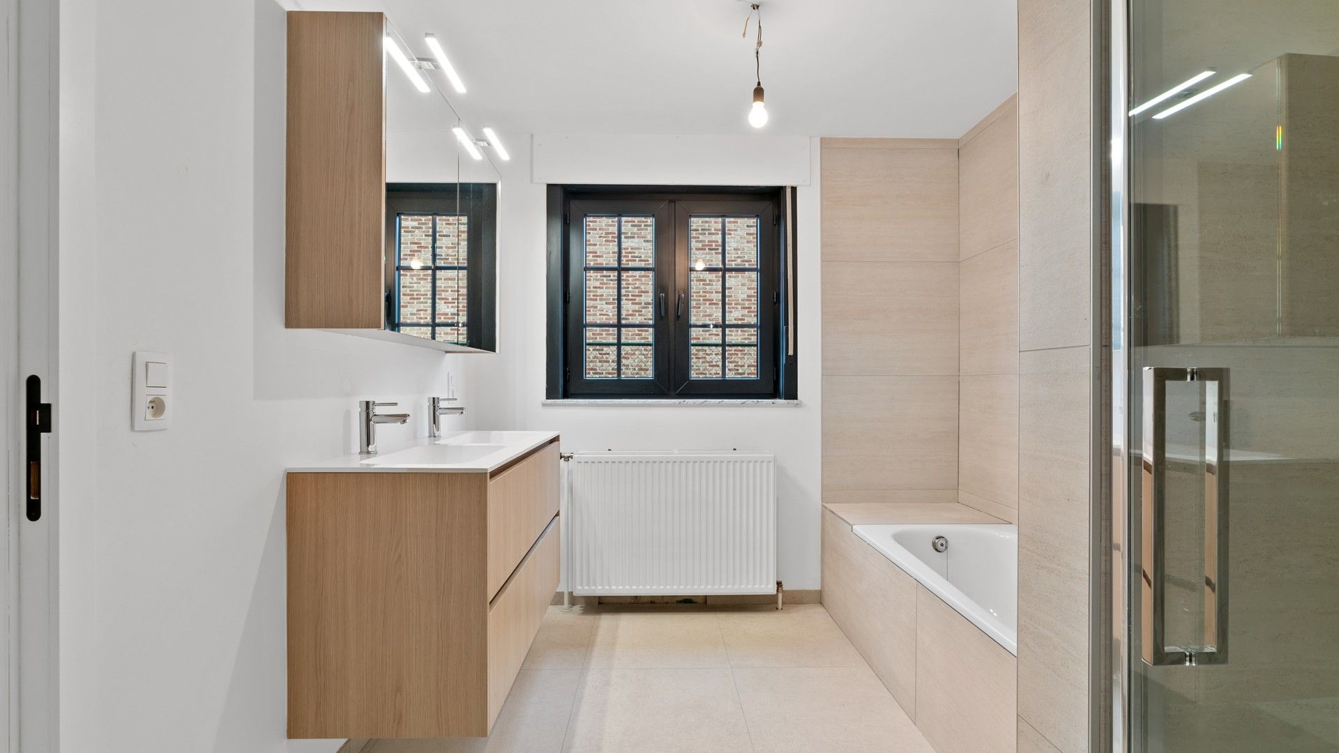 Ruime instapklare woning met 4 slaapkamers foto 14