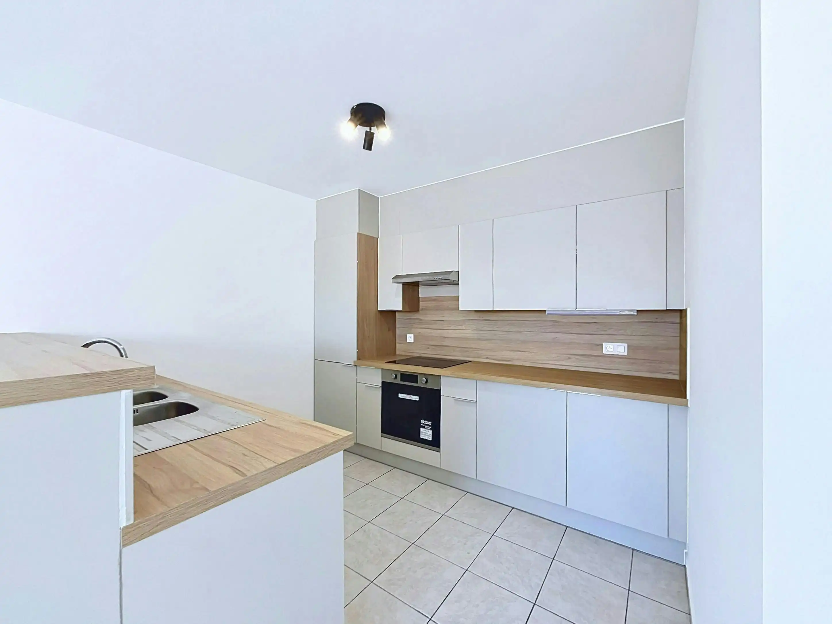 Appartement met 2 slaapkamers te koop aan station in Eeklo foto 2