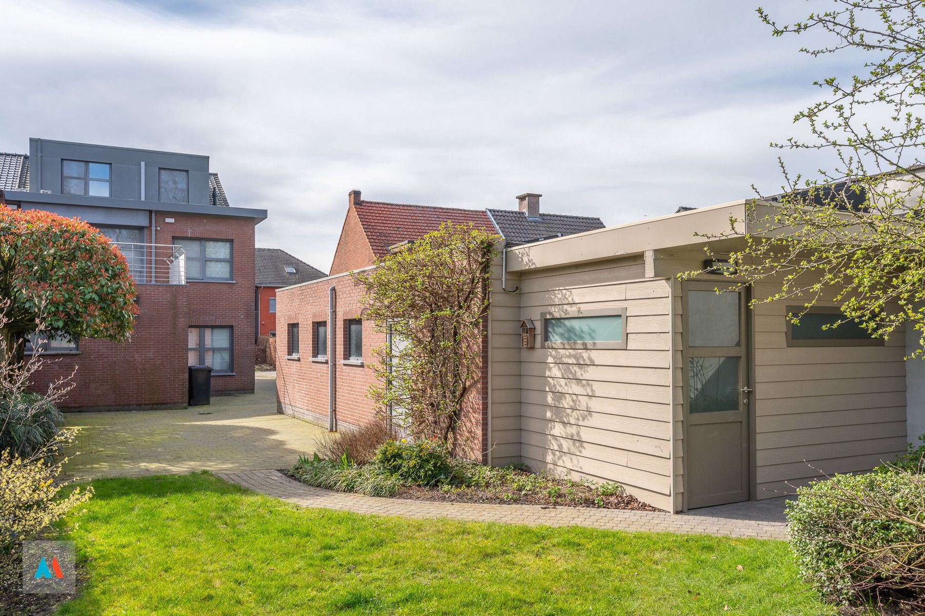 Eéngezinswoning met mooie, aangelegde tuin foto 27