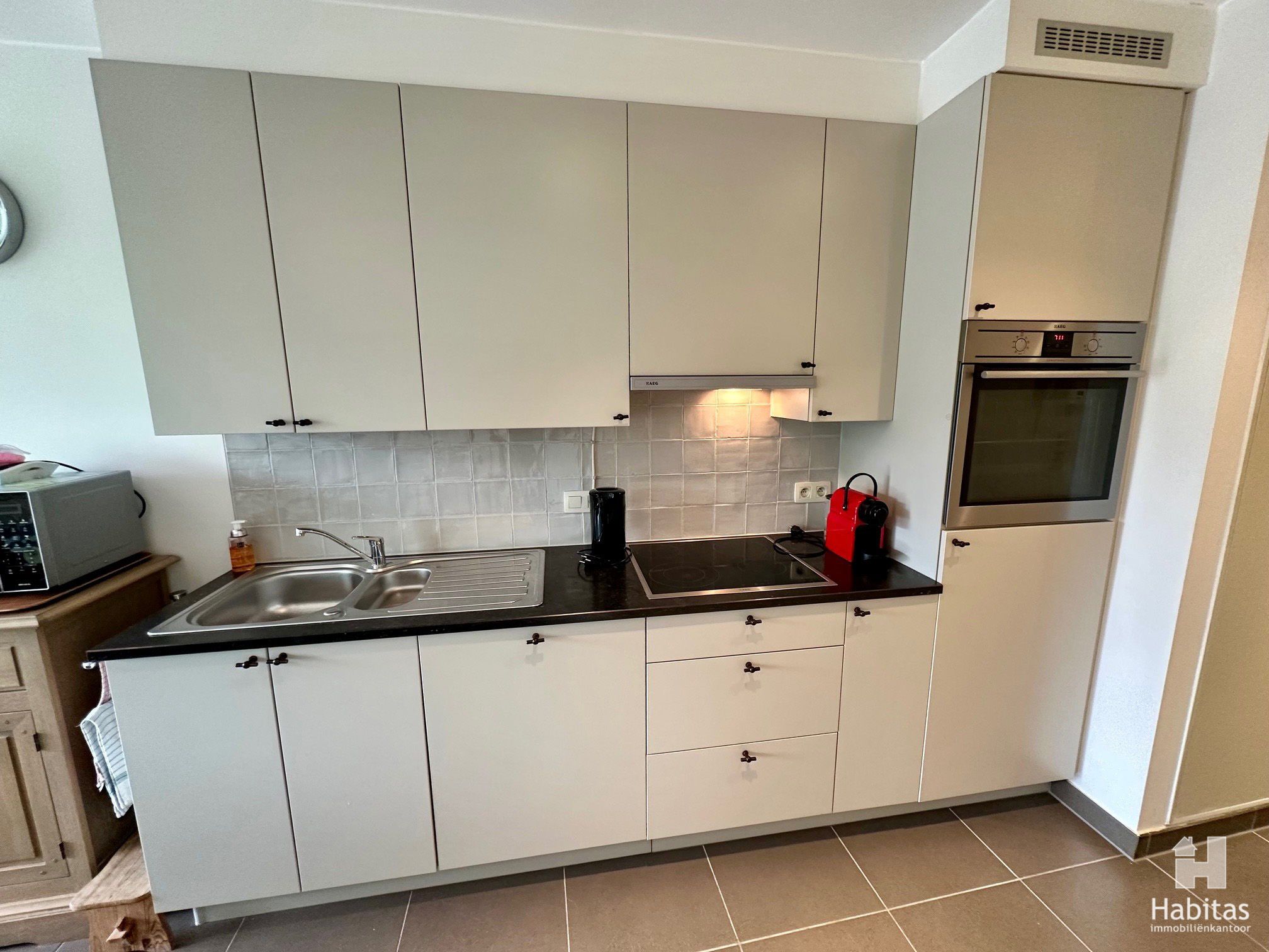 stijlvol afgewerkt en recent gebouwd appartement, op wellicht één van de mooiste liggingen van Wenduine foto 4