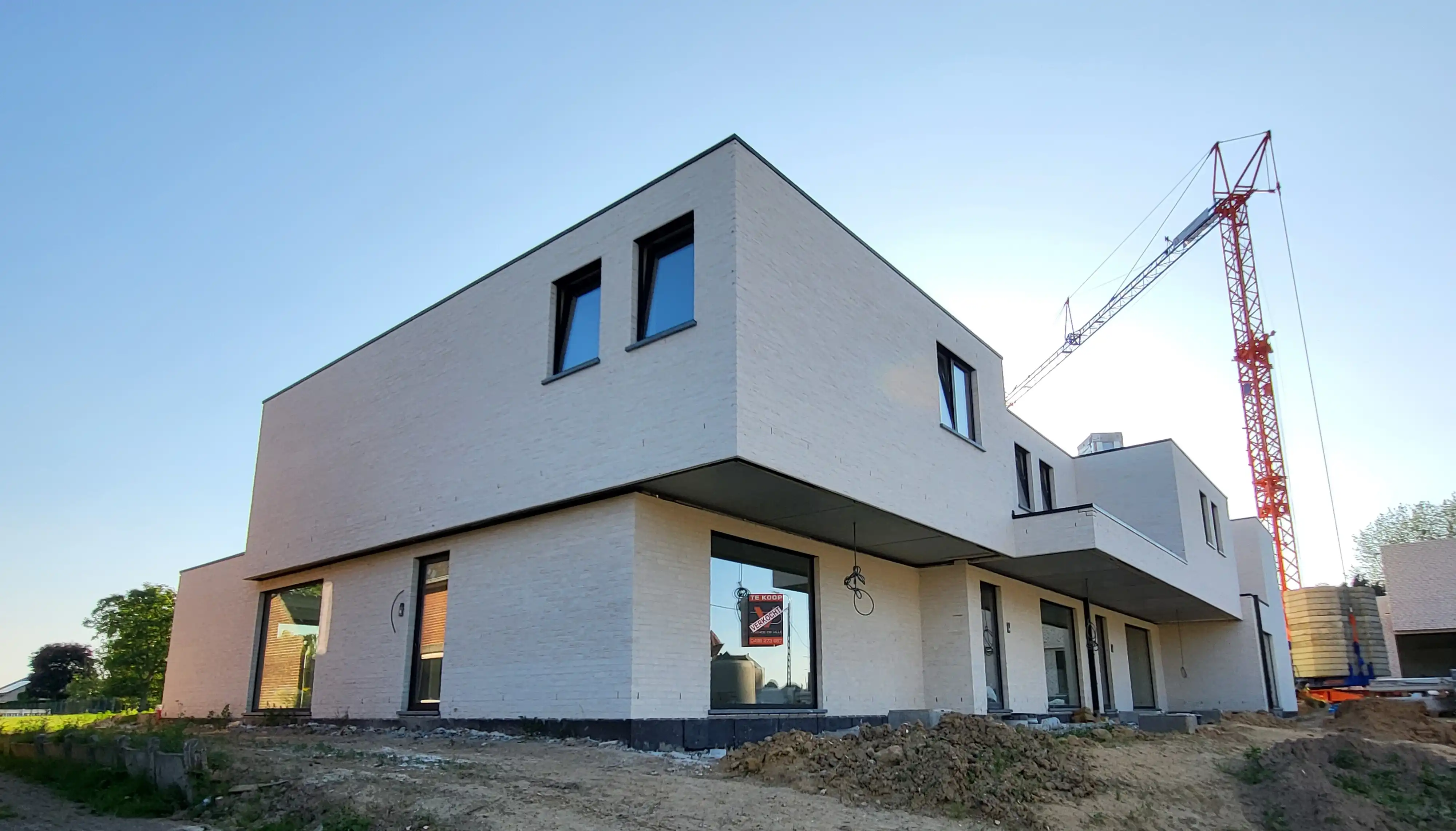 Woning 3 is een gesloten bebouwing  foto {{pictureIndex}}