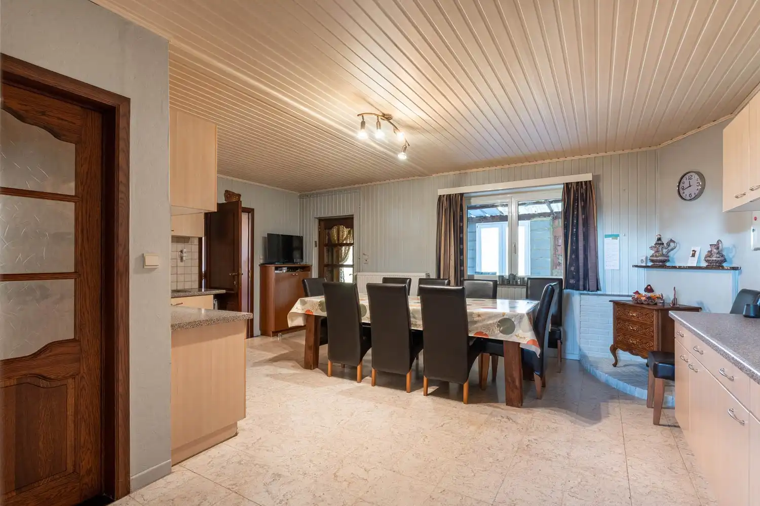 Rustig gelegen halfopen woning met 3 slaapkamers, garage en west gerichte tuin in Sint-Truiden foto 9