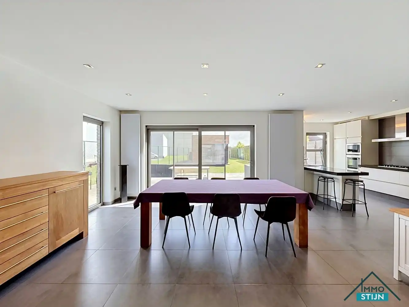 Recente instapklare woning met 4 slaapkamers en bijgebouw foto 3